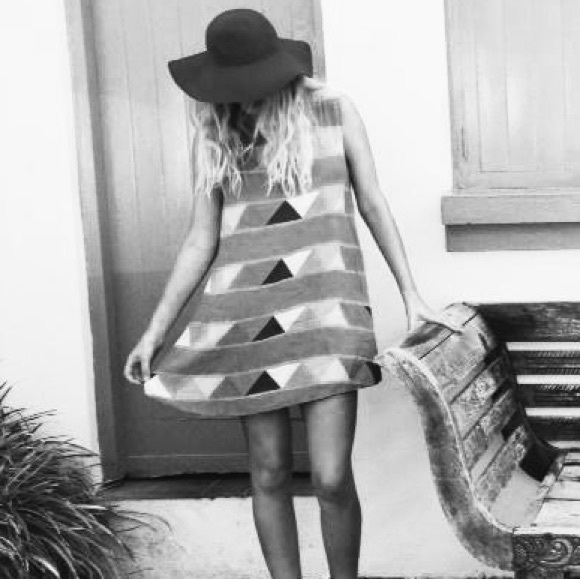 MISTER ZIMI Juanita Sleeveless Tina Geometric Triangle Print Shift Dress - Picture 7 of 16